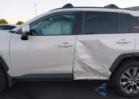 2021 Toyota Rav4 Xle Premium z USA, uszkodzony, nr VIN 2T3A1RFV0MW205702